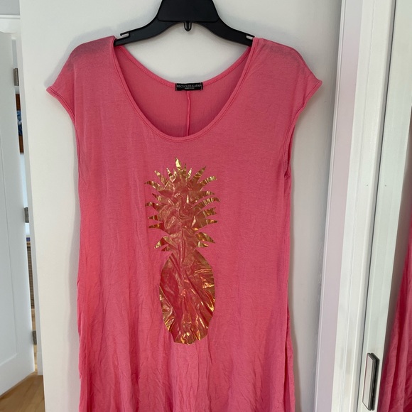 Swim coverup pineapple 🍍 - Picture 2 of 4